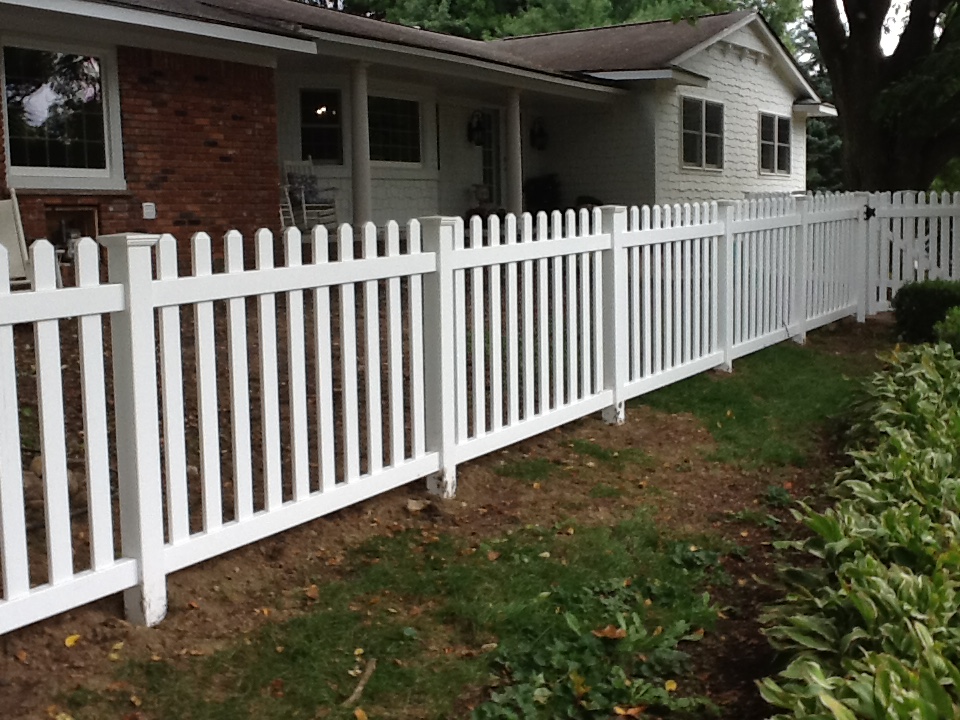 PVC fencing for backyard in Rochester Hills Michigan