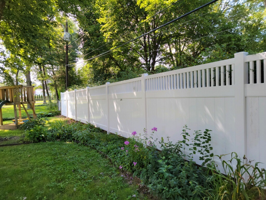 Residential PVC fence in Troy MI